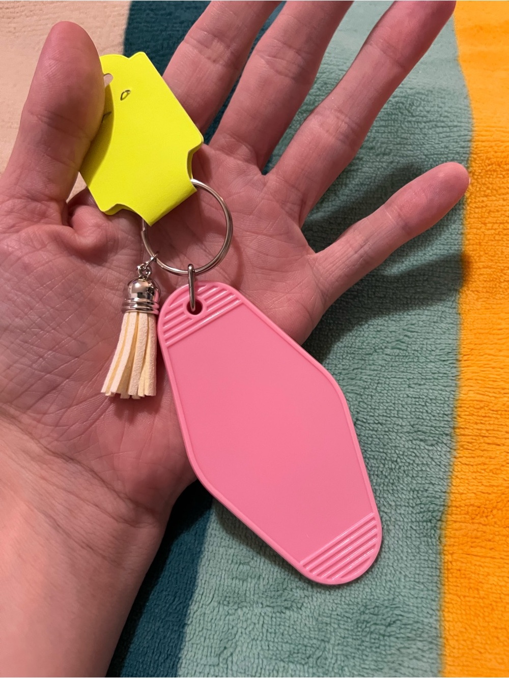 Ghost Keychain 🍭 - Picture 3 of 3